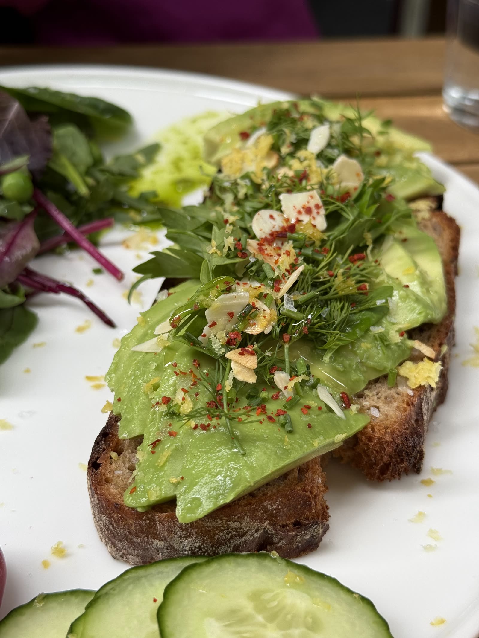 Avocado auf Sauerteig